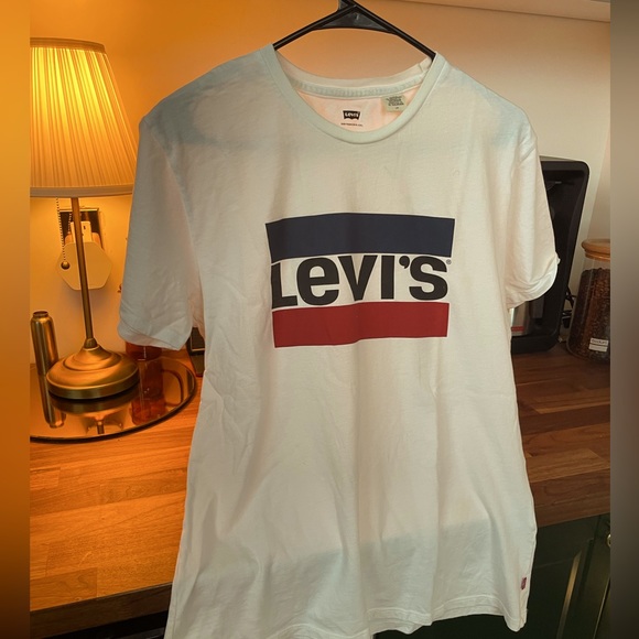 Levi’s Tshirt Large - Picture 1 of 1
